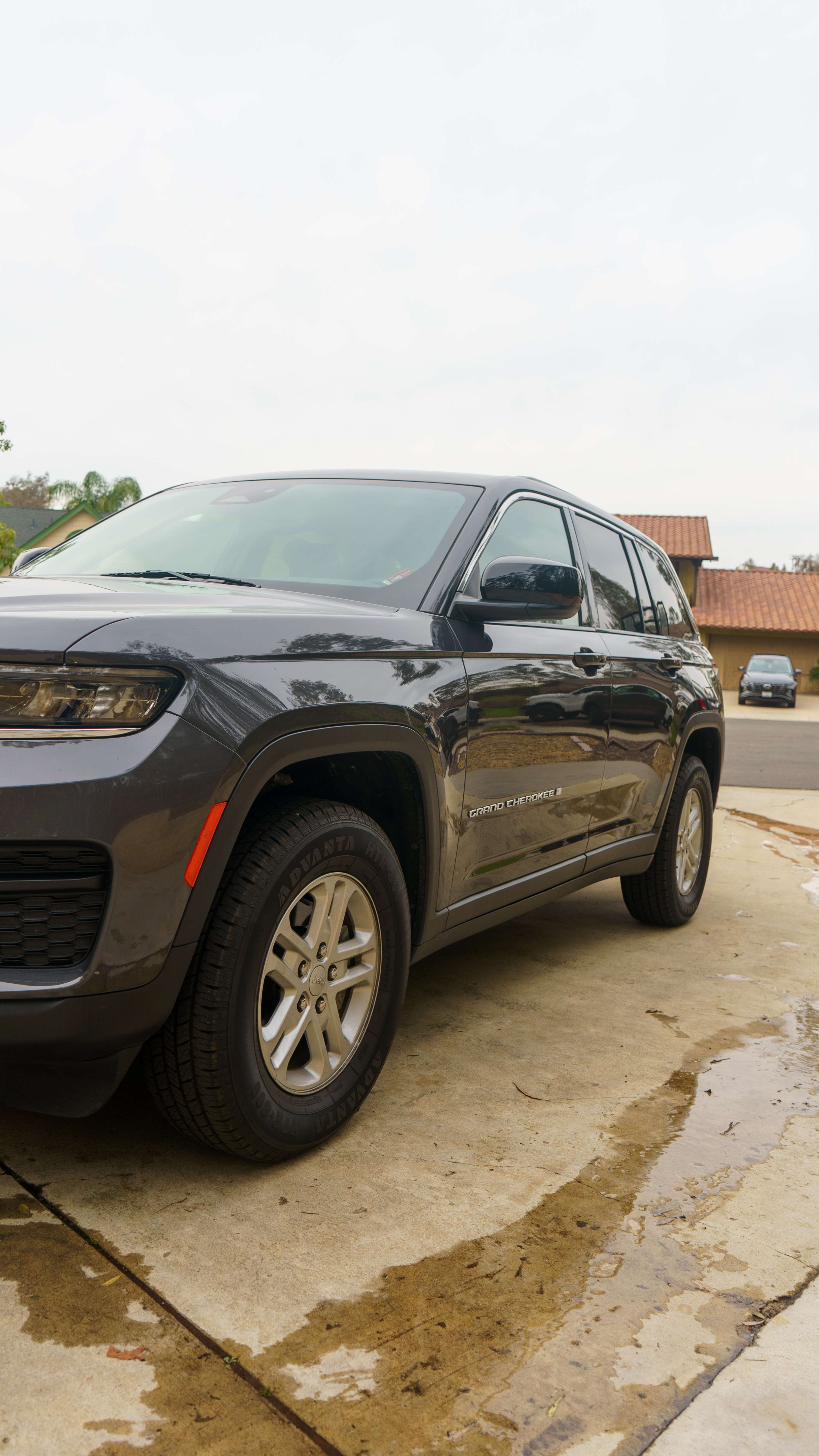 Jeep Grand Cherokee side profile - glossy finish